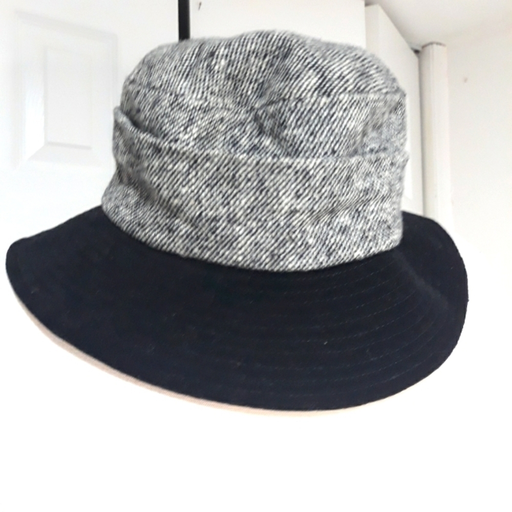 Vintage Liz Claiborne Wool Lined Black and White One Size